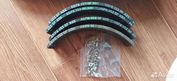 VAG811698071 Комплект барабанных тормозных колодок