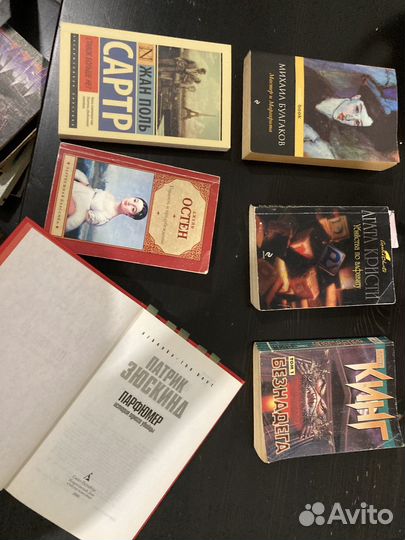 Книги много