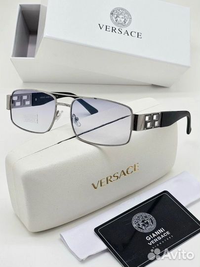 Солнцезащитные очки versace