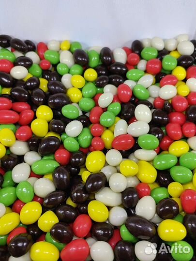 Арахис в разноцветной глазури