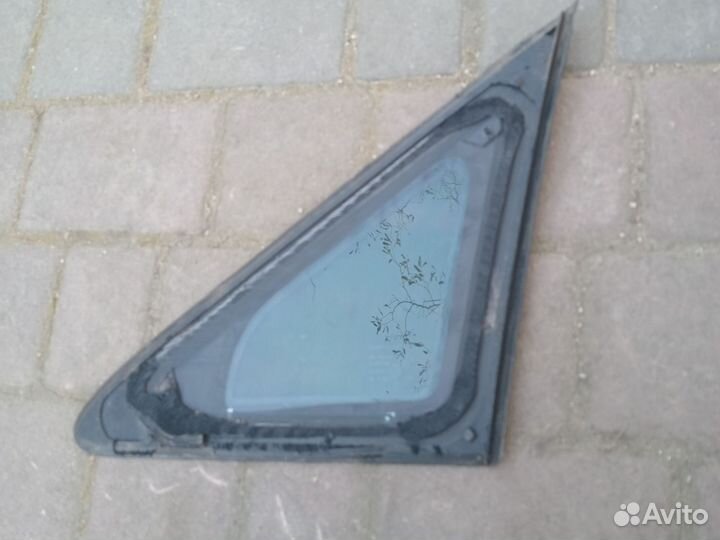 Стекло форточки правое вито 639 кузов