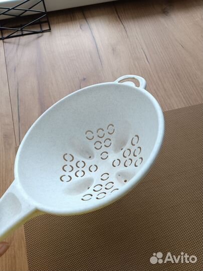 Дуршлаг, миска и тарелка пластмасс