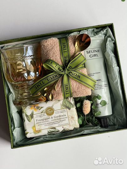 Подарочнный набор для женщин на 8 марта подарок
