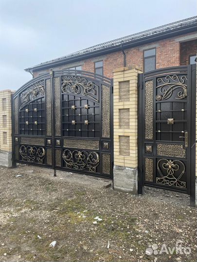 Кованные ворота для частного дома