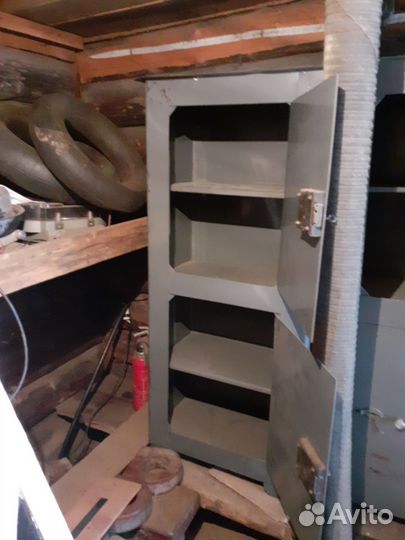 Сейф металлический