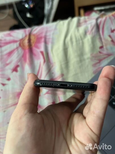 Телефон iPhone 7