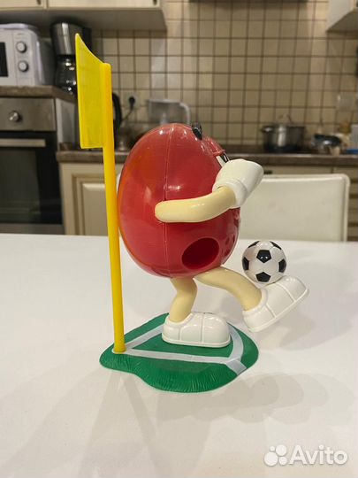 Игрушка диспенсер m&m's футболист