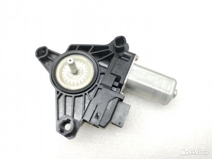 Моторчик стеклоподъемника задний левый