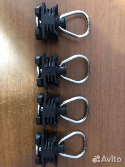 Крючки/проушины крепления сетки в багажнике