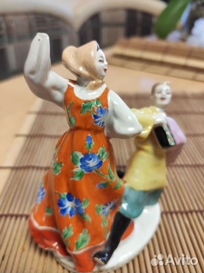 Фарфоровая статуэтка Кадриль Дулево