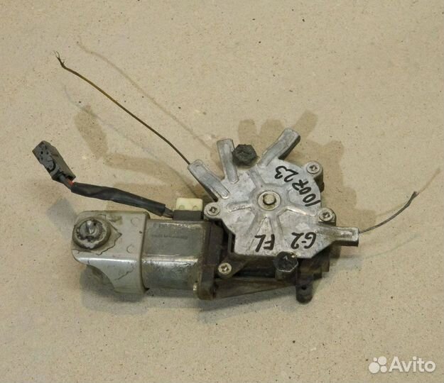 Моторчик стеклоподъемника пер. левый VW Golf 2