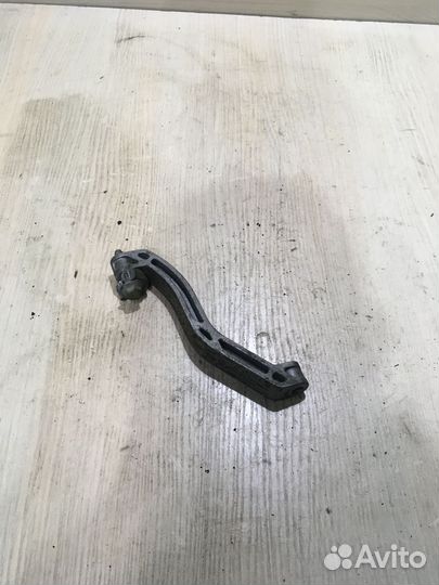 Кронштейн кпп Фольксваген пассат Б6 1K0199359E