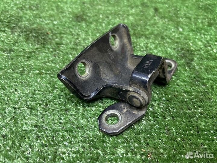 Петля двери задняя правая Hyundai Elantra 3 XD