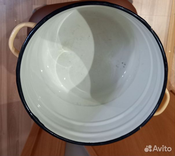 Кастрюля эмалированная