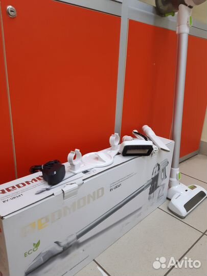 Пылесос Redmond RV-UR341 (стр)