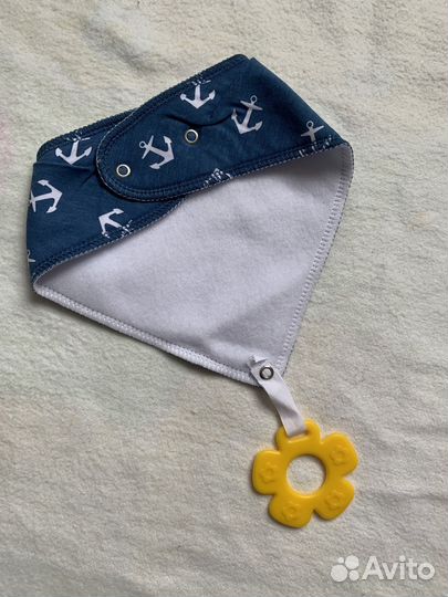 Слюнявчик нагрудник новый