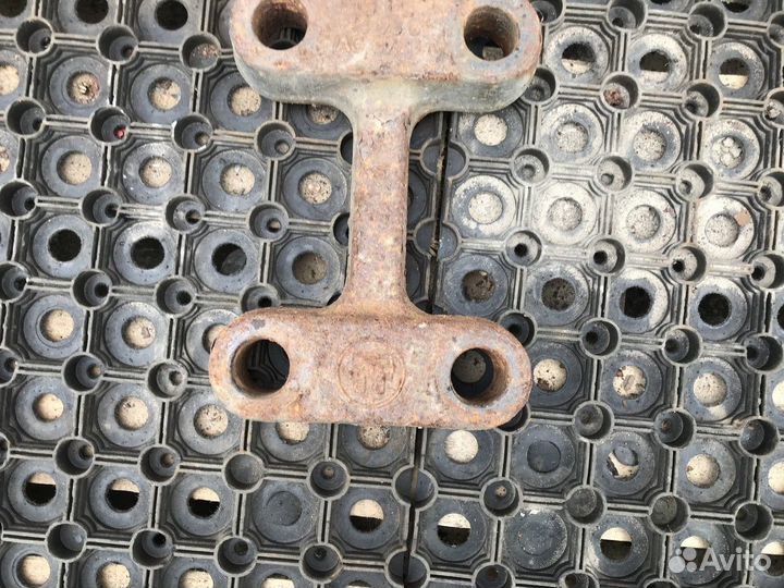 0514522810 Кронштейн крепления амортизатора левый