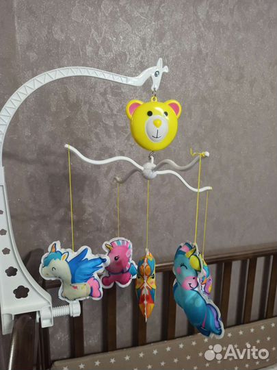 Музыкальный мобиль на кроватку