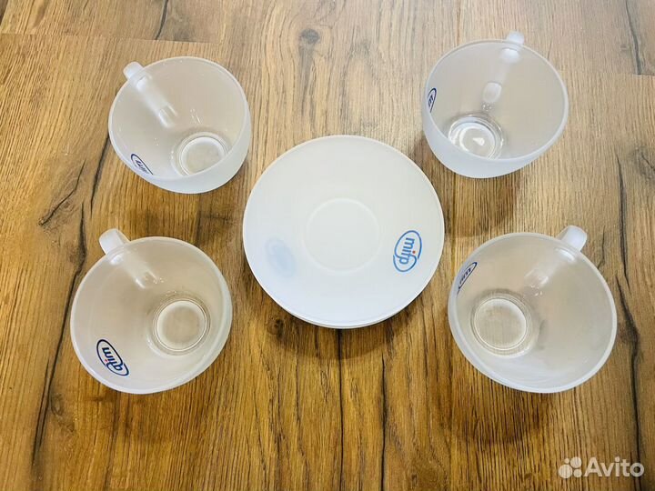 Набор чашек с блюдцами