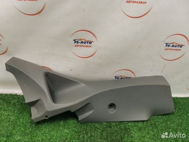 Пластик салона правый Ford Focus 2 хетчбэк 2.0