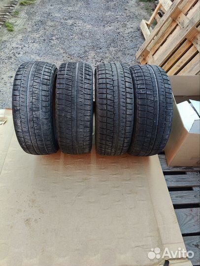 Bridgestone Blizzak Revo GZ 215/45 R17 87Q