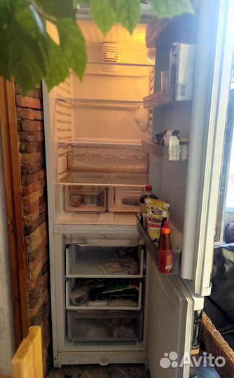 Холодильник Hotpoint Ariston