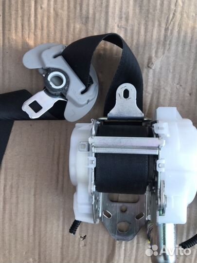 Ремень безопасности передний Lexus IS250