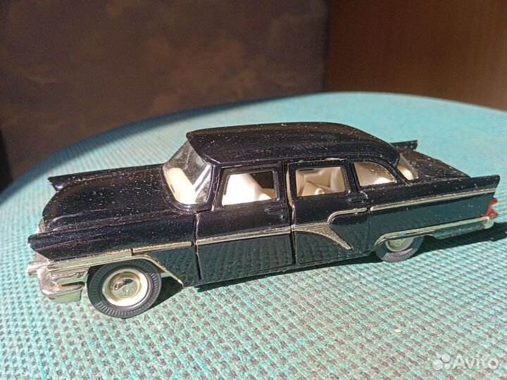 Модель газ 13 Чайка