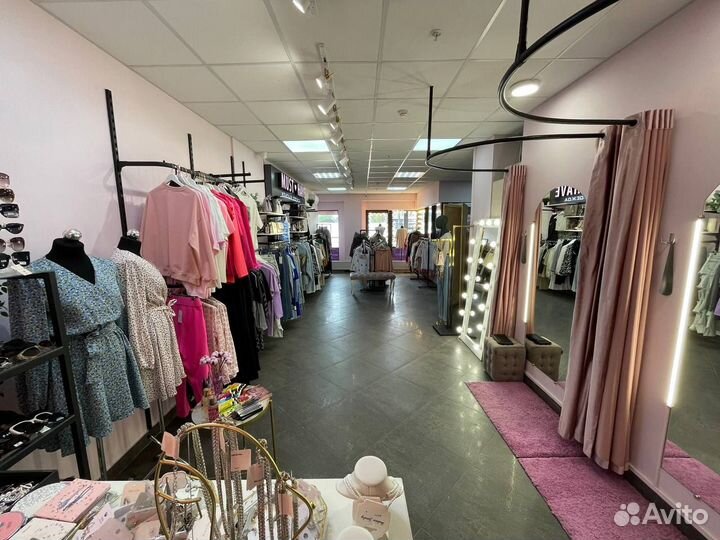 Женская одежда (опт) и оборудование для шоурума