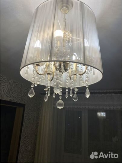 Люстра красиая с хрустальными подвесками