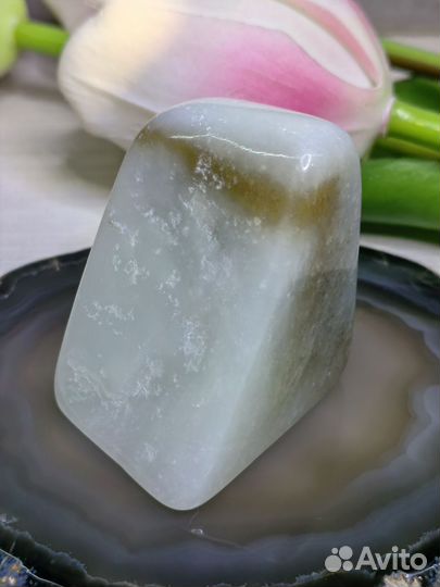 Натуральныет камни нефрит,кохалонг, гагат, др