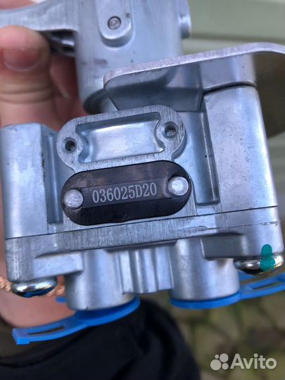 Кран пневмоподвески прицепа крона