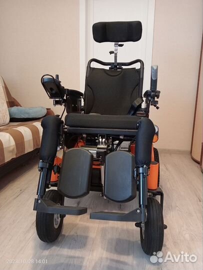 Инвалидная коляска с электроприводом MET Adventure