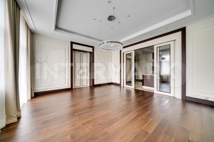 Дом 969,8 м² на участке 37,4 сот.