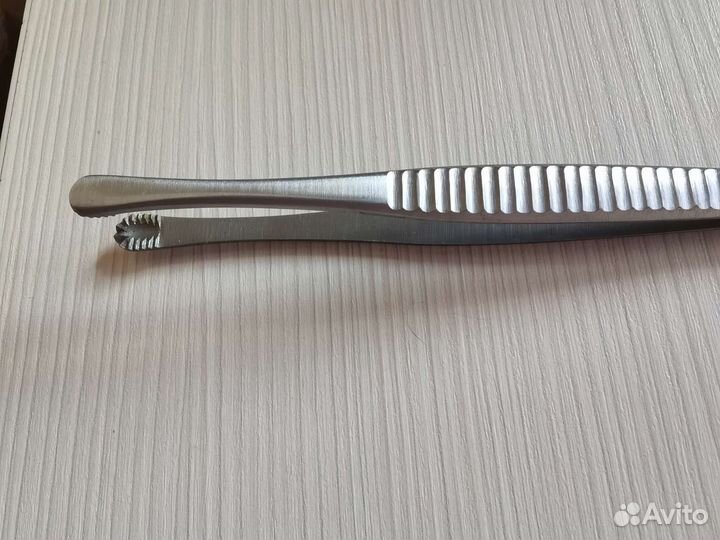 Пинцет зубчатый