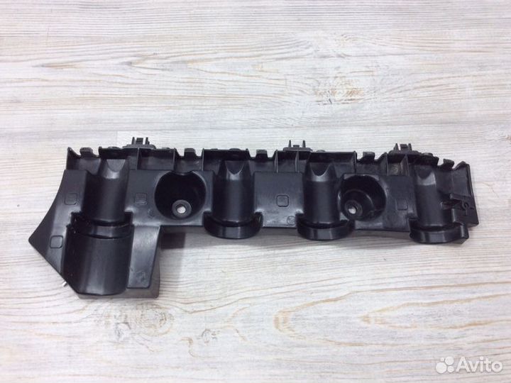 Кронштейн заднего бампера правый Renault Arkana