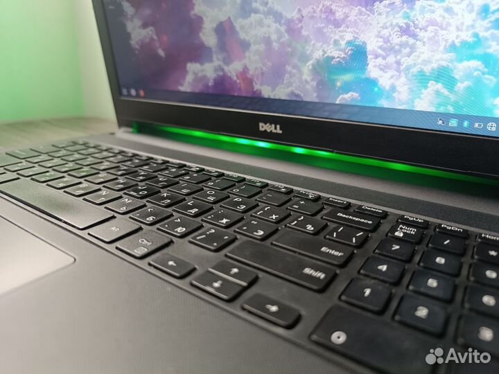 Ноутбук dell/i3-5005u/8GB/SSD256