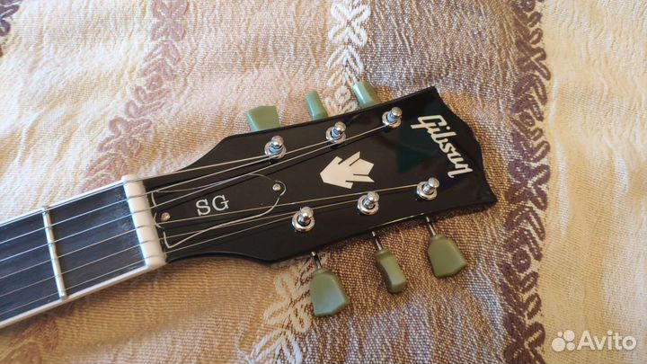 Реплика Gibson SG чёрная с широким пикгардом