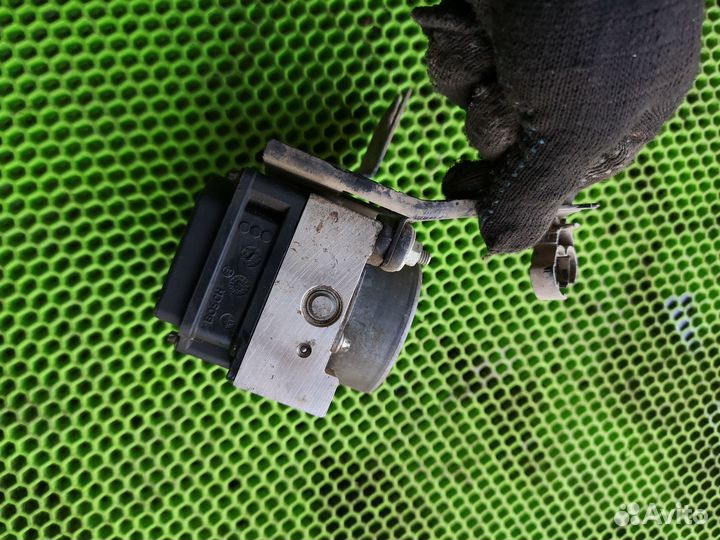 Блок абс кронштейн на Renault Duster 2012-нв