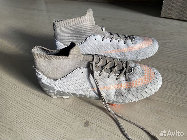 Футбольные бутсы