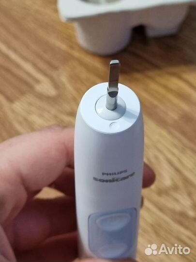 Электрическая зубная щетка Philips Sonicare 5100