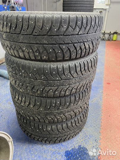 Bridgestone Ice Cruiser 7000 205/55 R16 91T
