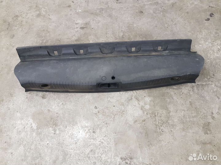 Накладка замка багажника Renault Megane 2