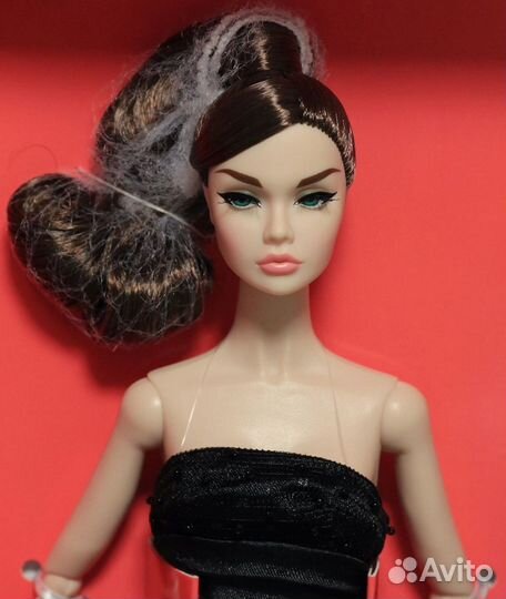 Поппи Паркер парижанка