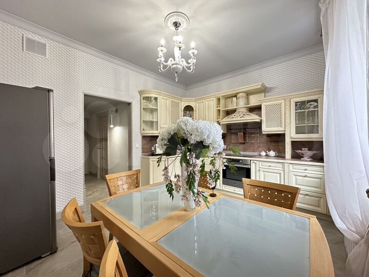 4-к. квартира, 147 м², 3/12 эт.