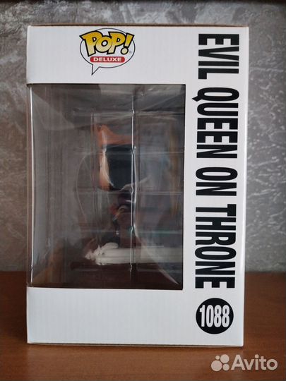 Фигурка Funko POP Evil Queen on Throne 1088