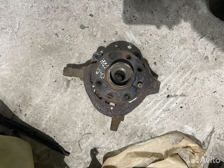 Кулак передний правый opel corsa C combo meriva A