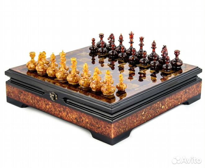 Янтарные шахматы ручной работы