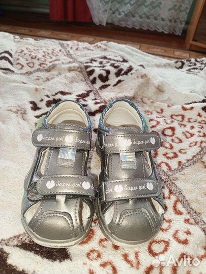 Босоножки для девочки 24 размер и 27 размер