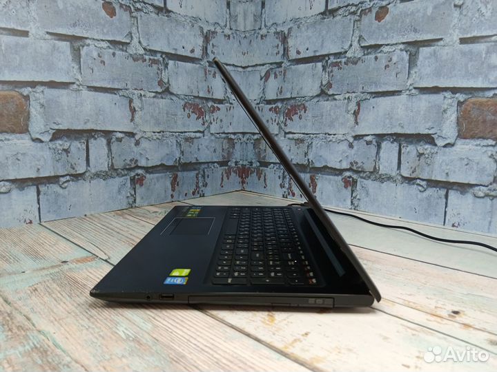 Игровой ноутбук Lenovo i3/2видеокарты/8Gb/SSD